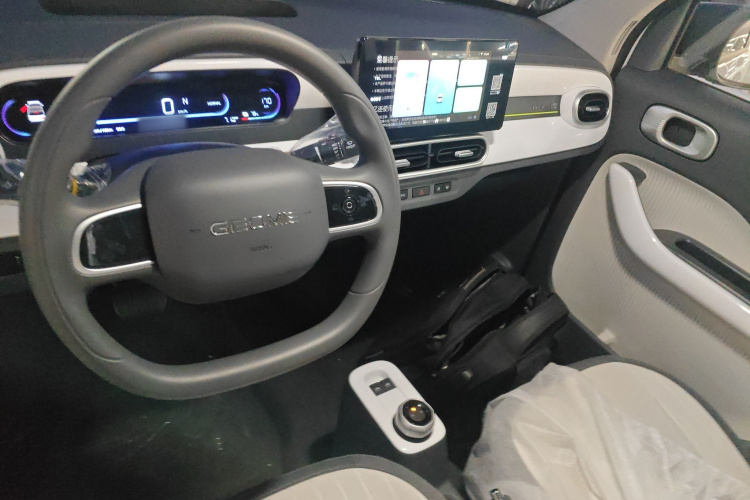 吉利银河 熊猫 2025款 210km 元气熊中控内饰7002