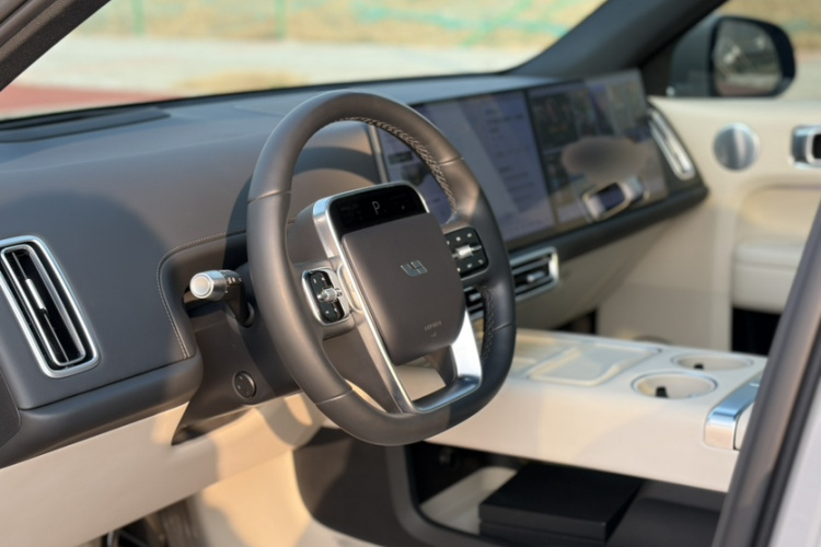 理想汽车 理想L6 2024款 Max中控内饰7010