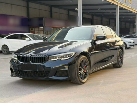 宝马3系 2022款 改款 325i M运动曜夜套装