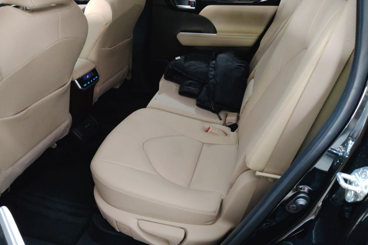 丰田 汉兰达 2022款 双擎 2.5L 四驱尊贵版 7座中控内饰21