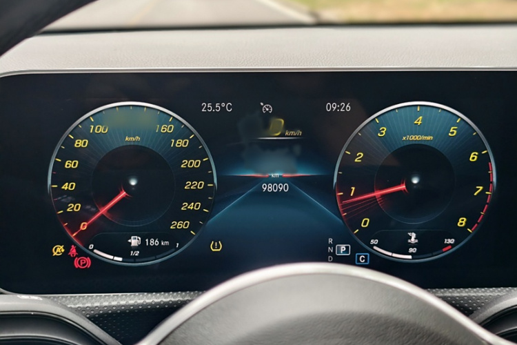 奔驰A级 2020款 改款 A 180 L 运动轿车中控内饰7002