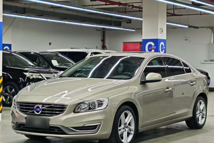 沃尔沃S60 2015款 S60L T5 智驭版车身外观1