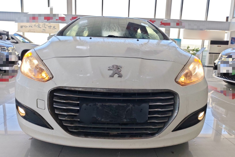 标致308 2013款 1.6L 手动优尚型车身外观2