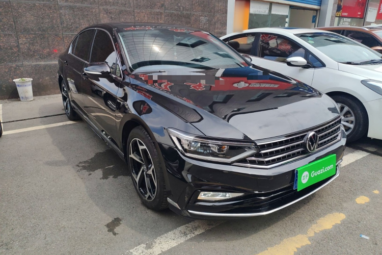 大众 迈腾 2023款 200万辆纪念版 330TSI DSG领先型车身外观3