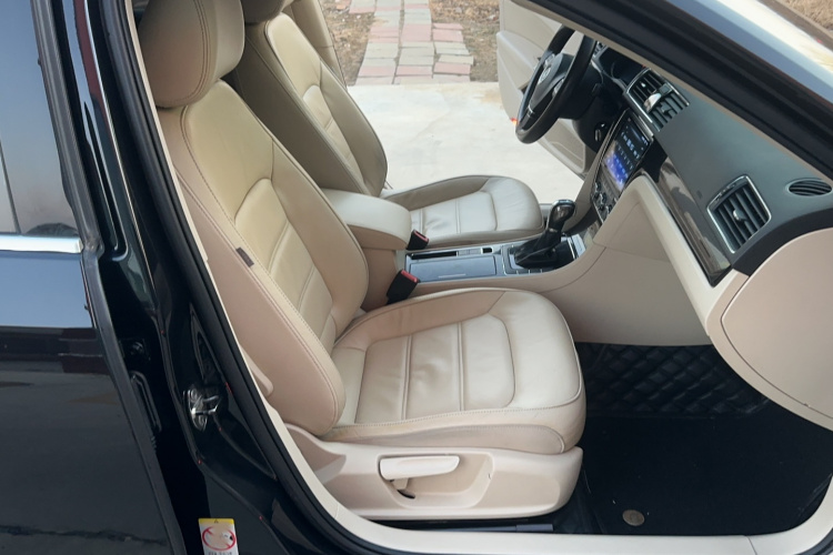 大众 帕萨特 2011款 1.8TSI 自动尊荣版中控内饰7010