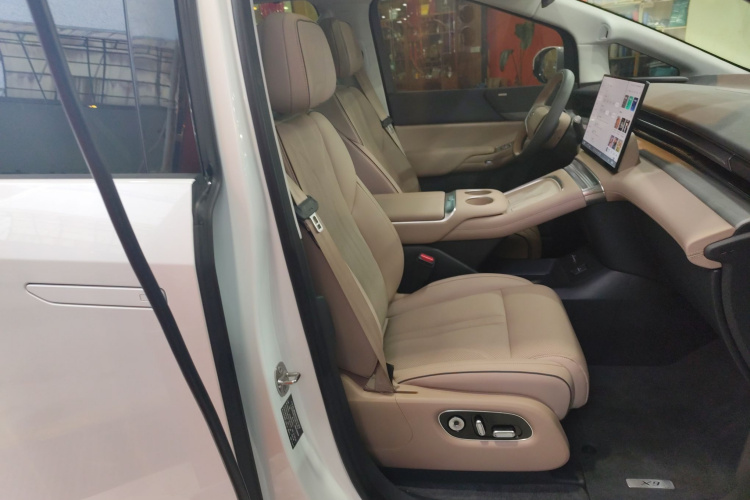 小鹏X9 2025款 740超长续航 Max局部细节41