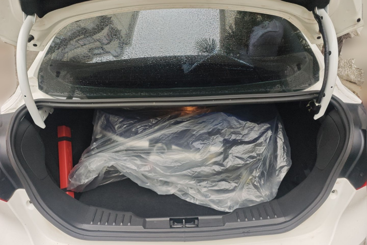 福特 福克斯 2012款 三厢 1.6L 自动风尚型局部细节23