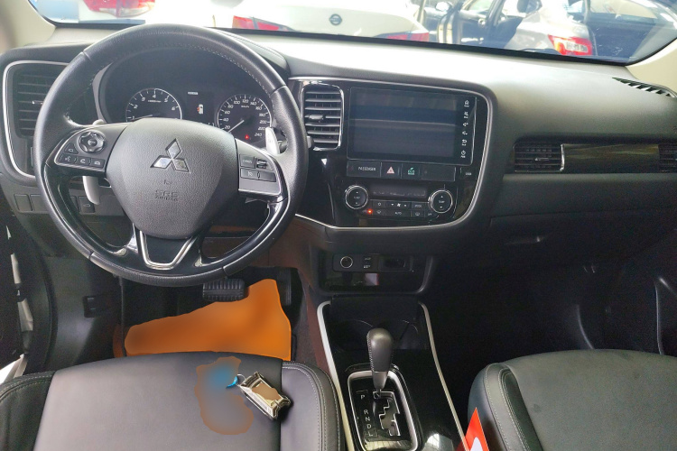 三菱 欧蓝德 2019款 2.4L 四驱致享版 7座 国VI中控内饰12