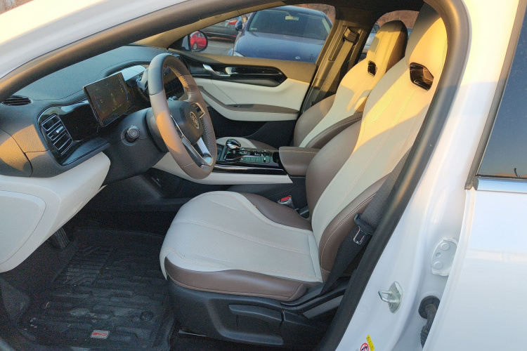 比亚迪 秦PLUS 2024款 荣耀版 DM-i 55KM领先型中控内饰19