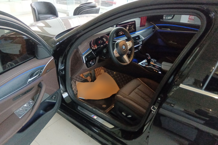 宝马5系 2023款 530Li 领先型 M运动套装中控内饰7003