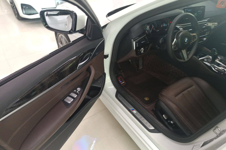 宝马5系 2018款 525Li M运动套装中控内饰7003