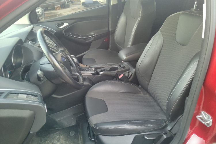 福特 福克斯 2012款 两厢 1.6L 自动风尚型中控内饰19