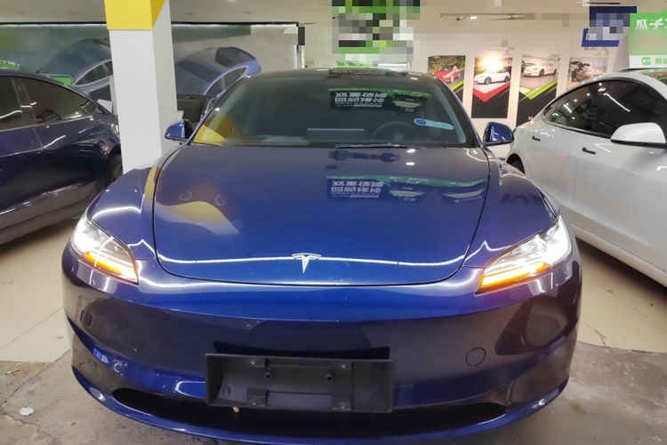 特斯拉 Model 3 2023款 长续航全轮驱动版车身外观2