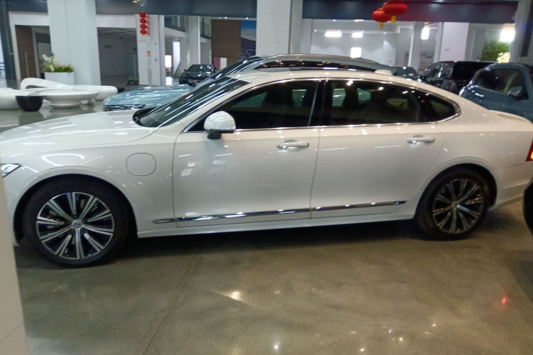 沃尔沃S90新能源 2022款 T8 E驱混动 智逸豪华版车身外观4