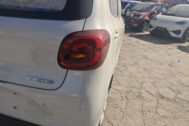 五菱汽车 宏光MINIEV 2025款 四门版 进阶款车身外观9