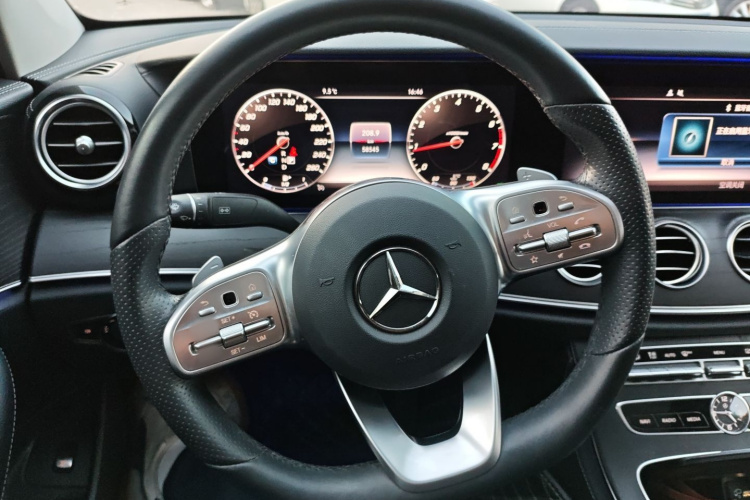 奔驰E级 2020款 改款 E 300 L 运动时尚型中控内饰13