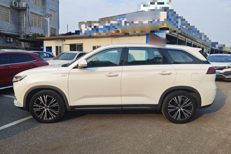 长安欧尚X7 2020款 1.5T 自动尊享型车身外观4