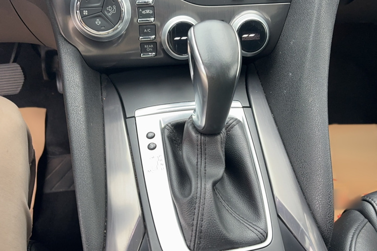 DS 5 2013款 1.6T 雅致版THP160局部细节18