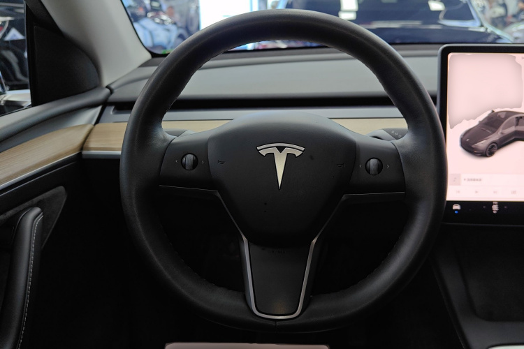 特斯拉 Model Y 2021款 标准续航后驱版中控内饰13