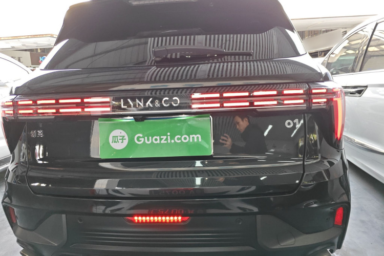 领克01 2023款 2.0TD 四驱暗夜版车身外观6