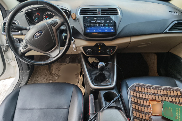 福特 福睿斯 2015款 1.5L 手动舒适型中控内饰12