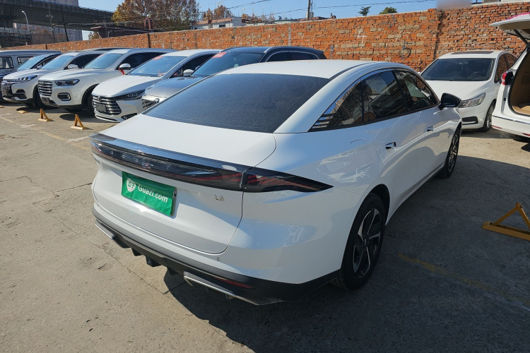 吉利银河 银河L6 2024款 125km PLUS 龙腾版车身外观7