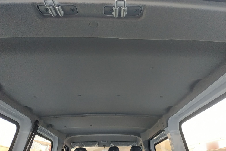 江铃 E福顺 2025款 明窗版 41.86kwh 短轴低顶中控内饰22