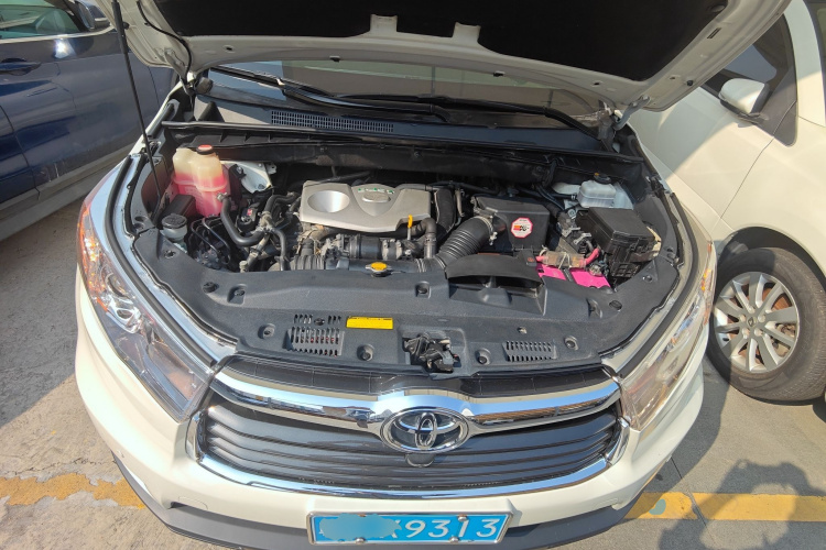 丰田 汉兰达 2015款 2.0T 四驱豪华版 7座机舱底盘24