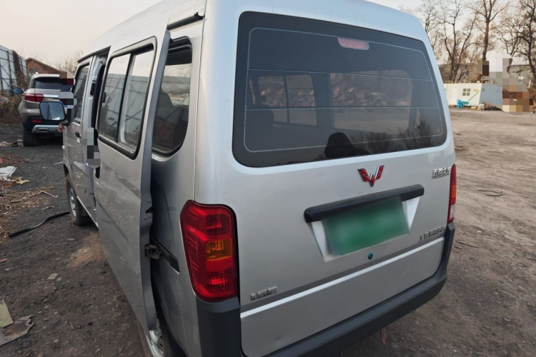 五菱汽车 五菱之光 2023款 1.5L 实用型 5/7座车身外观5