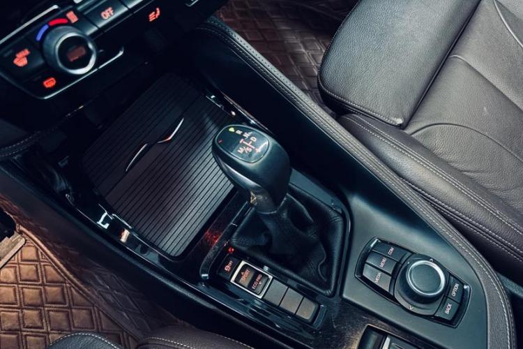 宝马X1 2019款 sDrive18Li 尊享型中控内饰7002