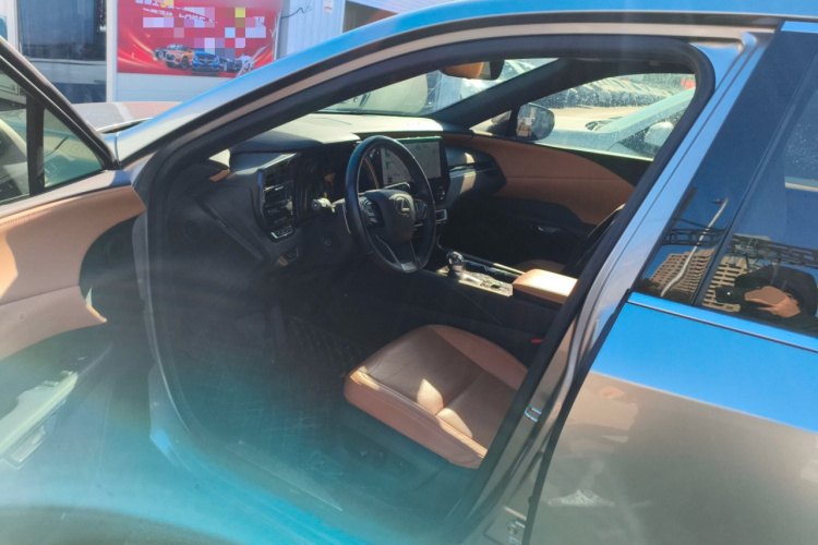 雷克萨斯RX 2023款 350h 四驱醇享版中控内饰20