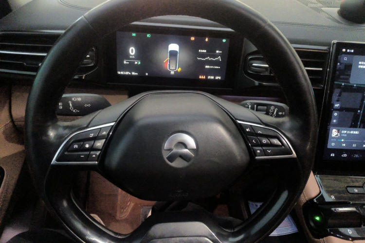 蔚来ES8 2018款 创始版中控内饰13