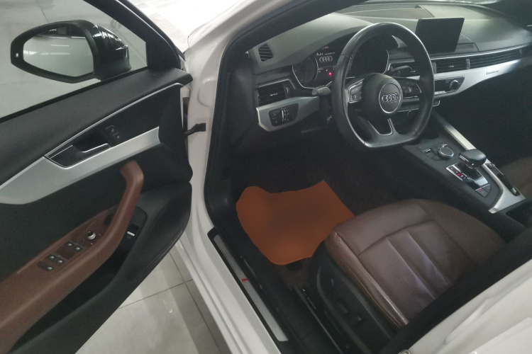 奥迪A4L 2018款 30周年年型 45 TFSI quattro 个性运动版中控内饰7003