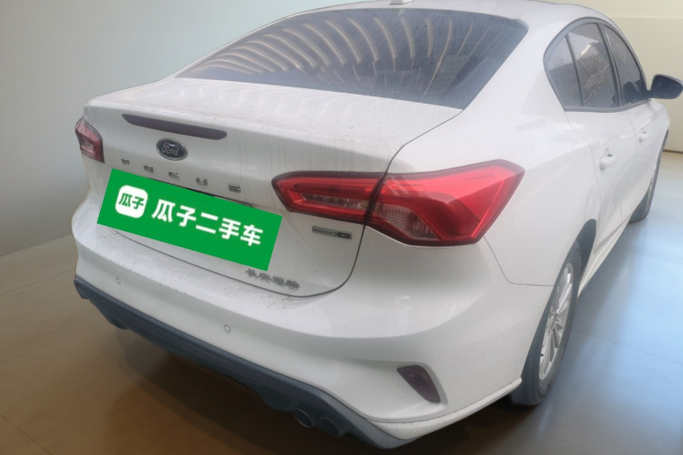 福特 福克斯 2020款 三厢 EcoBoost 180 自动锋潮型车身外观7