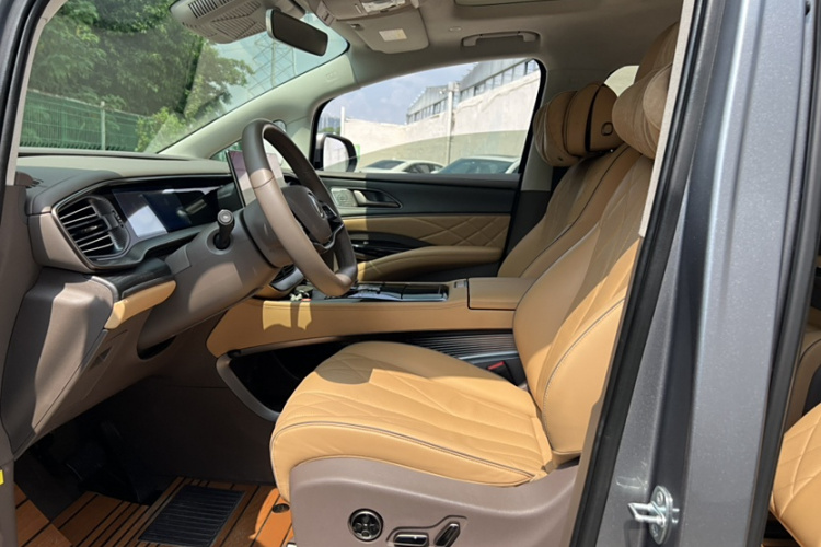 腾势D9 2022款 DM-i 970 四驱旗舰型局部细节19