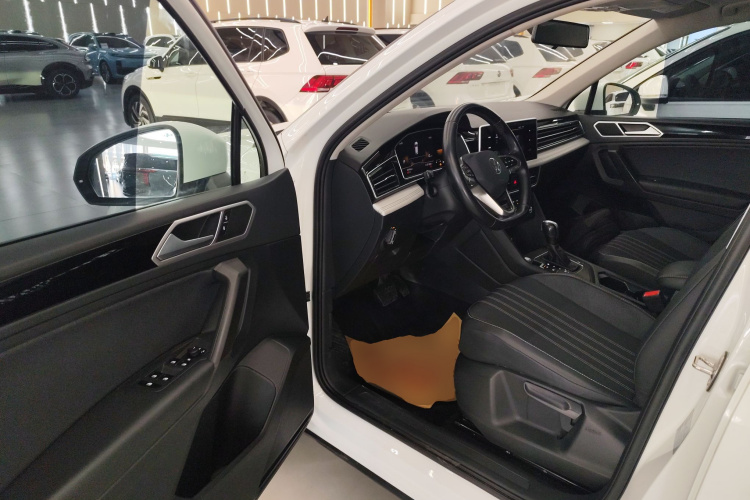 大众 途观L 2022款 330TSI 自动两驱舒享版中控内饰7003