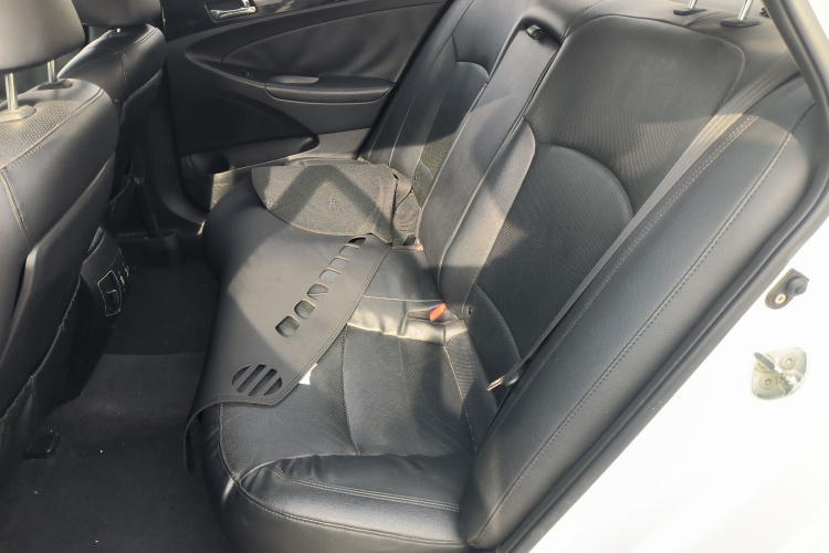 现代 索纳塔 2015款 经典 2.0L 自动豪华版中控内饰21