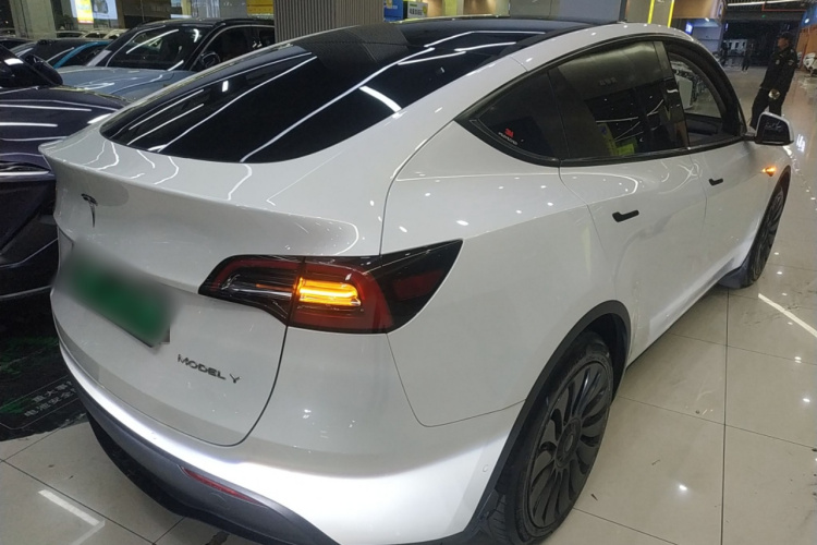 特斯拉 Model Y 2022款 改款 后轮驱动版车身外观7