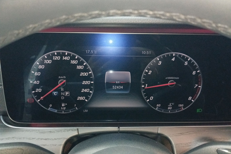 奔驰E级 2020款 E 300 L 运动豪华型局部细节14