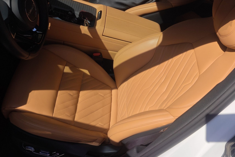 领克09 EM-P 2021款 2.0T PHEV Ultra 六座中控内饰19