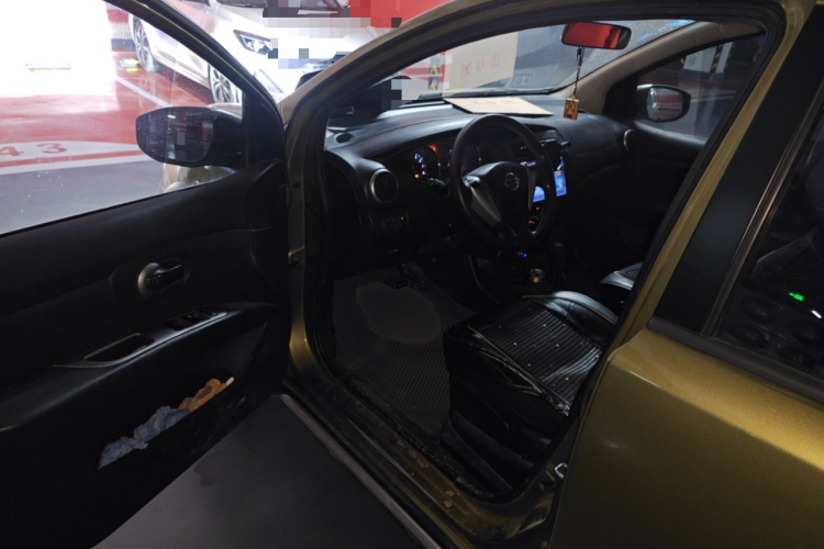 日产 骊威 2013款 劲锐 1.6XL CVT舒适版中控内饰20