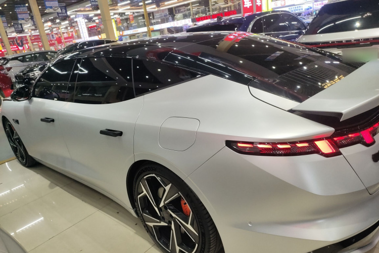 领克Z10 2024款 95kWh 702km四驱智驾Ultra车身外观4