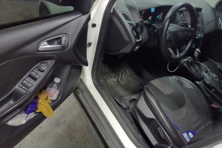 福特 福克斯 2017款 三厢 EcoBoost 125 自动超能风尚型智行版中控内饰7003