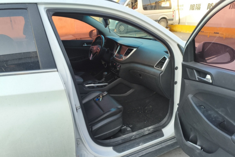 现代 途胜 2018款 1.6T 双离合两驱15周年特别版局部细节9005