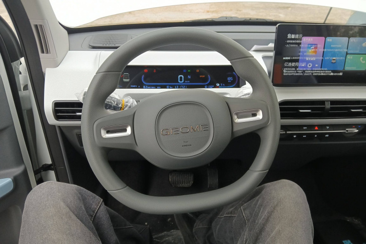 吉利银河 2024款 熊猫mini 200km 耐力熊中控内饰13