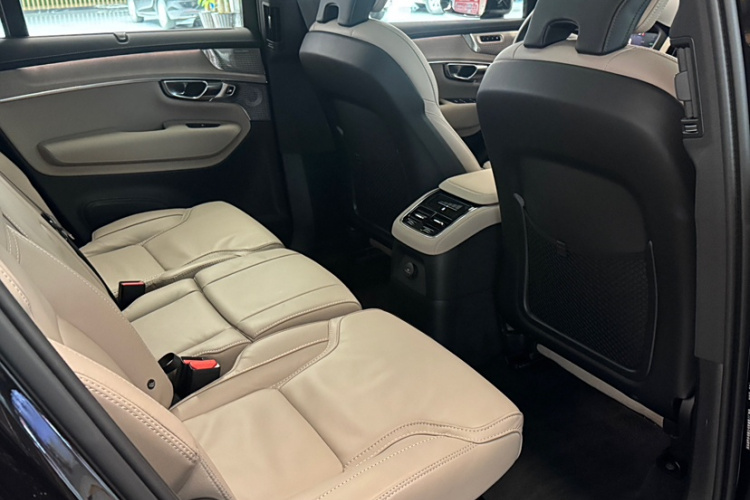 沃尔沃XC90新能源 2025款 改款 T8 智尊豪华版 7座中控内饰7006