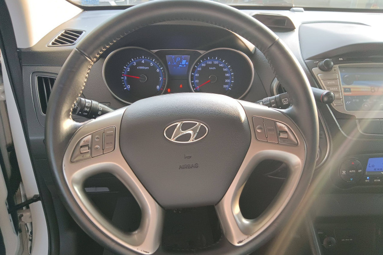 北京现代ix35 2015款 2.0L 自动两驱智能型 国IV中控内饰13