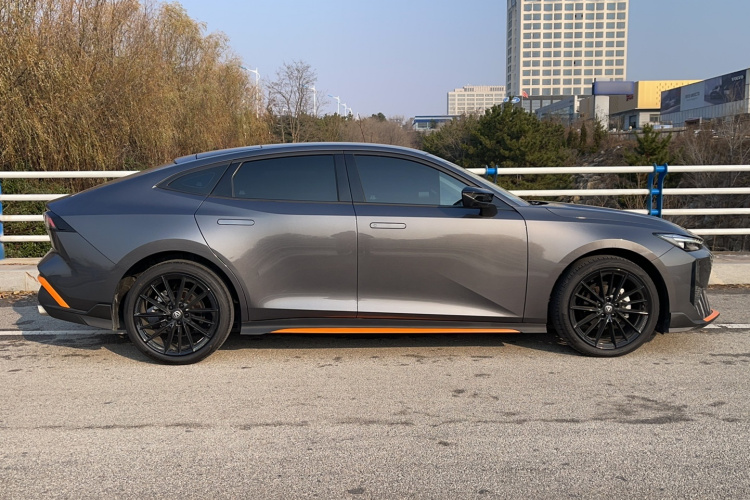 长安UNI-V 2024款 1.5T 尊贵运动型车身外观6002