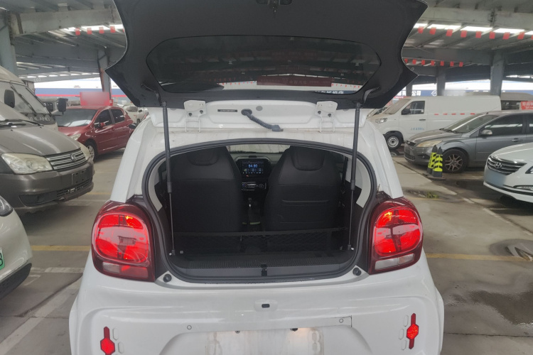 荣威 科莱威CLEVER 2021款 302km卓越版机舱底盘23