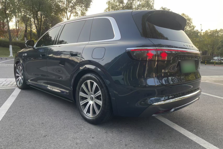 鸿蒙智行 问界M8 2025款 纯电 Max+ 六座长续航版车身外观6005